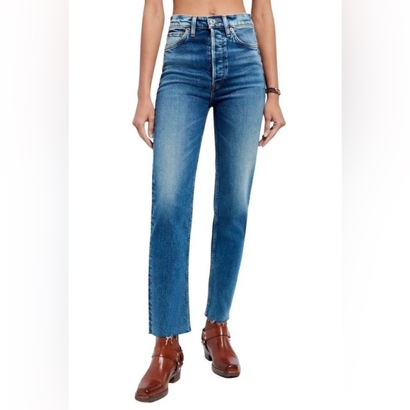 Re/Done Denim - RE/DONE 70S ULTRA HIGH RISE STOVE PIPE
DENIM RAW HEMS WASH BROKEN IN DARK